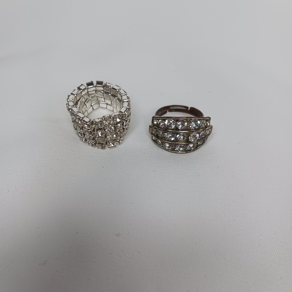 Silver Rhinestone Ring Set. - Picture 4 of 6